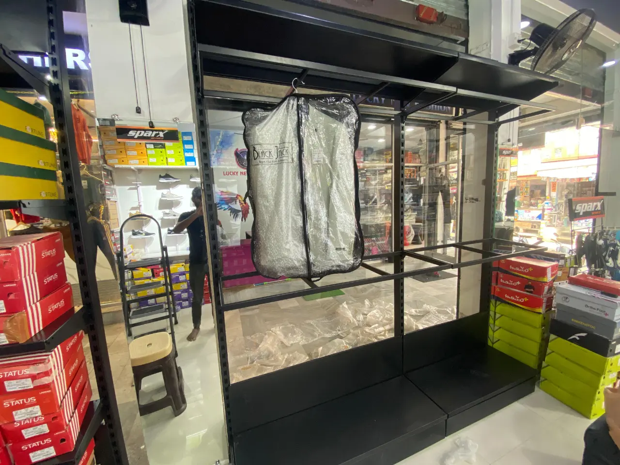 175431157_footwear display racks  jaipur.webp